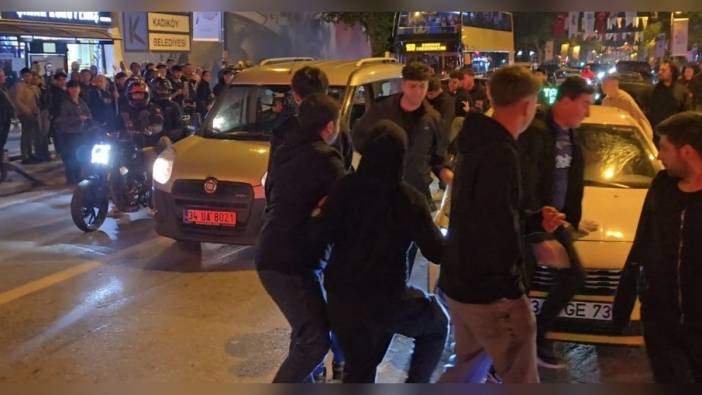 Kadıköy'de şampiyonluk kutlaması gerginliği: Fenerbahçe taraftarlarından Galatasaraylılara saldırı