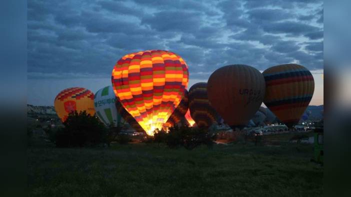 Kapadokya semalarında 19 mayıs coşkusu: Sıcak hava balonları Türk bayraklarıyla süslendi