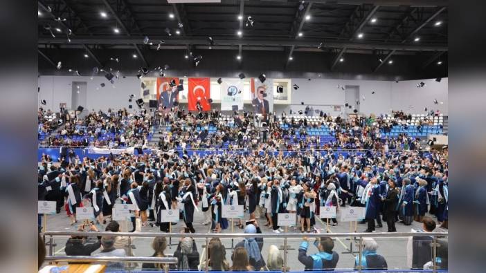 Bayburt Üniversitesi'nde mezuniyet coşkusu
