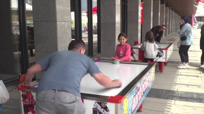 Osmangazi Belediyesi'nden 19 Mayıs coşkusu: Ceylan Ertem ve Antakya Medeniyetler Korosu sahne aldı