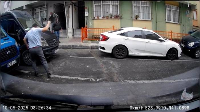 Kağıthane'de trafikte ilginç anlar: Sürücü, hatalı park yüzünden kendi aynasını kırdı