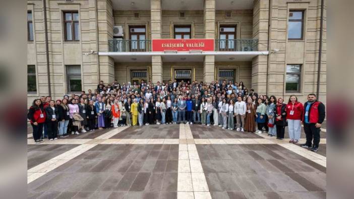 Eskişehir Valisi Aksoy: 19 Mayıs coşkusunu 8 ülkenin gençleriyle kutladık