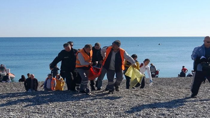 Boğulma tehlikesi geçiren kişiyi deniz polisi kurtardı