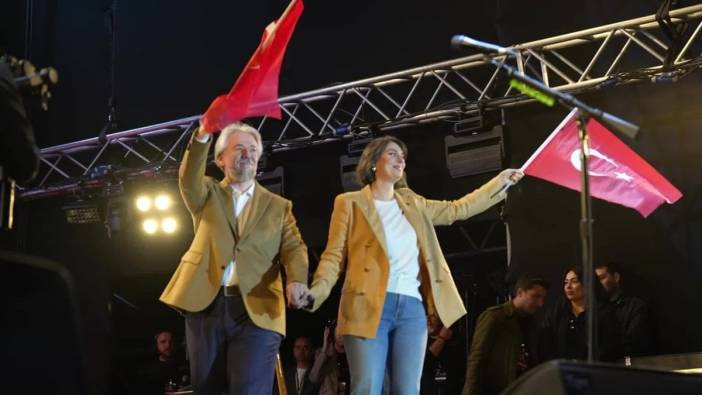 Üsküdar Belediyesi'nden 19 Mayıs kutlaması: Mor ve Ötesi sahne aldı