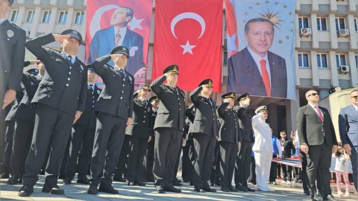 Zonguldak'ta 19 Mayıs coşkusu: Jandarma personeli çocuklarıyla kortejde yürüdü