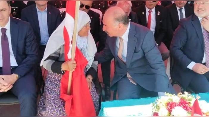 Çorum Valisi Çalgan, 90 yaşındaki Satı Bocuk ile 19 Mayıs'ı kutladı