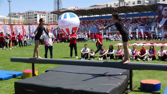 Van'da 19 Mayıs coşkusu