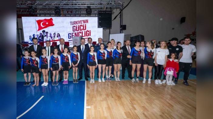 Eskişehir Valisi Aksoy, 19 Mayıs törenlerine katıldı