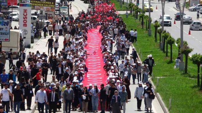 Bitlis'te 19 Mayıs coşkusu: Gençlik Festivali ve Kitap Fuarı kapılarını açtı