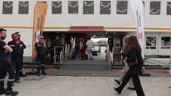 İstanbul Şehir Hatları'ndan 19 Mayıs Boğaz turu: Gençler, İsmail Hakkı Durusu vapuruyla Boğaz'ın keyfini çıkardı