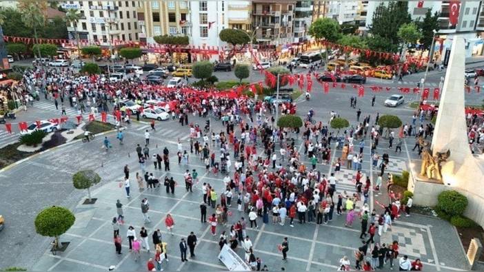 Alanya'da 19 Mayıs coşkusu Gökhan Özen konseriyle taçlandı