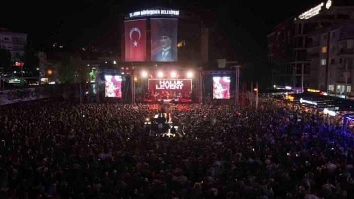 Aydın Büyükşehir Belediyesi, 19 Mayıs'ı Haluk Levent konseriyle kutladı