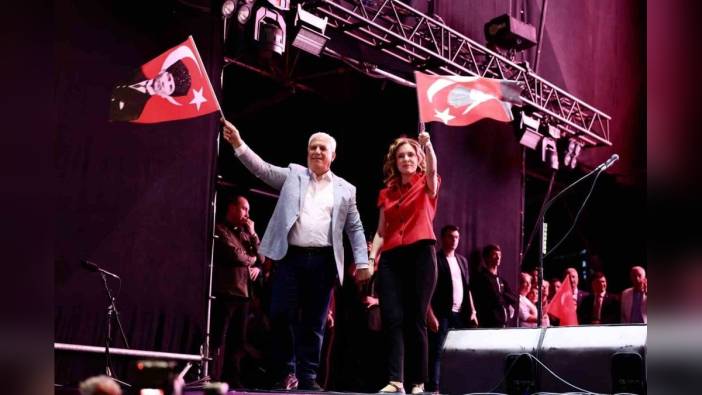 Bursa'da 19 Mayıs coşkusu: Mor ve Ötesi konseriyle gençlik şenlendi