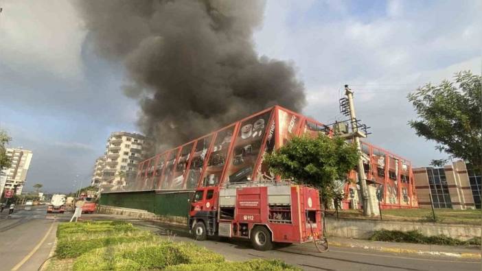 Mersin'de elektronik fabrikasında yangın
