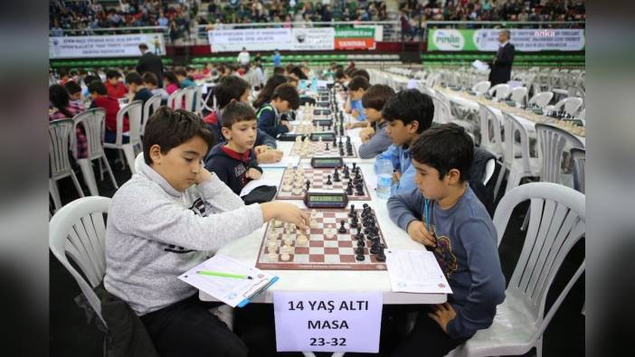 Karşıyaka Belediyesi'nden ödüllü satranç turnuvası
