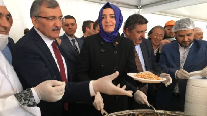 Bakan Kaya’dan vatandaşlara Türkistan Pilavı