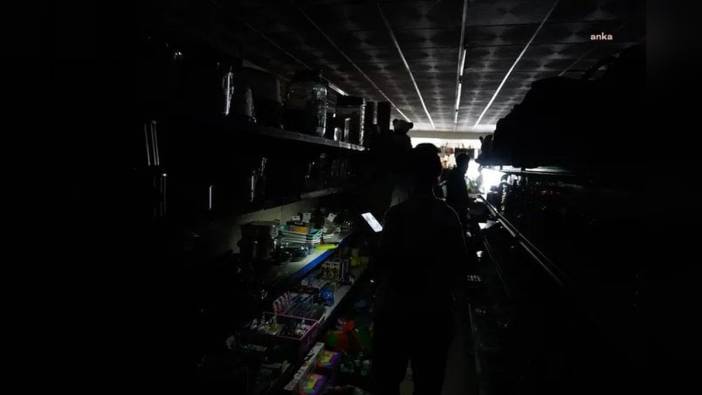 İspanya'da cep telefonu şebekeleri çöktü: Milyonlarca kişi etkilendi