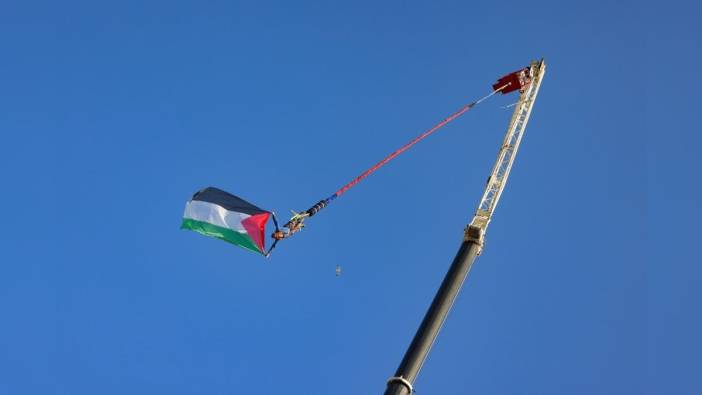 Kocaeli'de 70 metrede Filistin bayrağı açıldı