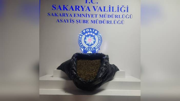 Sakarya'da 10 yıl hapis cezasıyla aranan şüpheli, 3 kilo sentetik uyuşturucuyla yakalandı