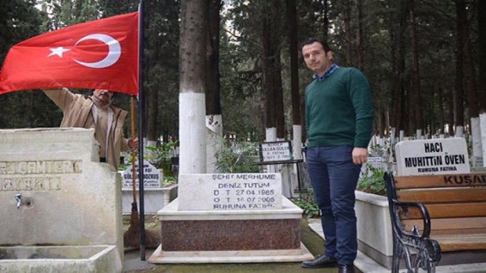 Şehidin mezarından direğiyle söküp alınan bayrak bulundu