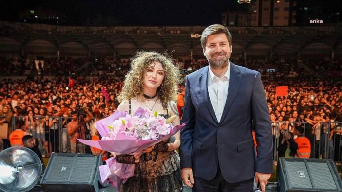 Tarsus’ta 19 mayıs coşkusu: Sena Şener ve Ceren Özdemir sahne aldı