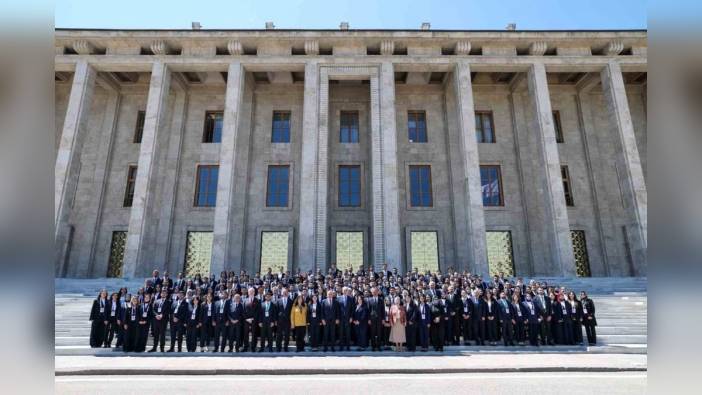 Gençlik ve Spor Bakanı Bak, TBMM'yi ziyaret etti: Millî iradenin kalbinde anlamlı buluşma