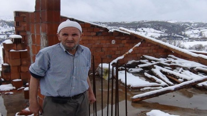 Simav'da fırtına çatı uçurdu, bacaları yıktı