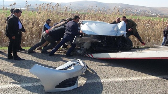 Şanlıurfa'da minibüs ile otomobil çarpıştı