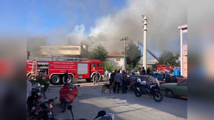 Isparta'da oyuncak dükkanında yangın
