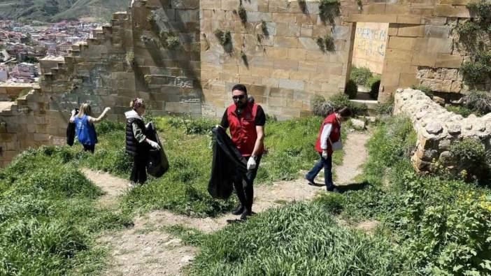 Bayburt Kalesi'nde Müzeler Haftası temizliği
