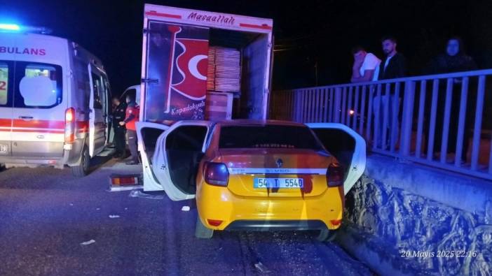 Sakarya'da trafik kazası: Taksi şoförü hayatını kaybetti