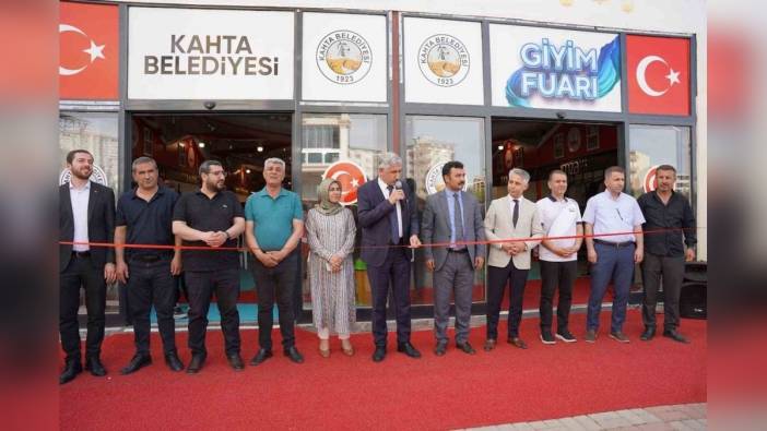 Kahta Belediyesi'nden Ramazan Çarşısı'nda Giyim Fuarı