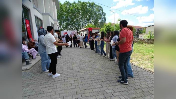 Hisarcık'ta 19 Mayıs coşkusu: MYO öğrencileri müzikle eğlendi