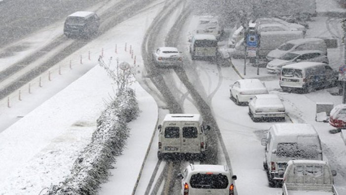 Trabzon'a 3 yıl aradan sonra kar yağdı