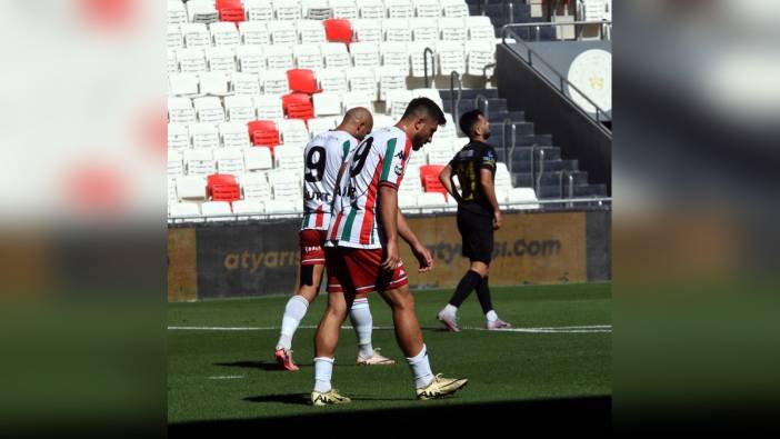 Karşıyaka'da Play-Off hüsranı: Taraftarlar ve futbolcular karşı karşıya