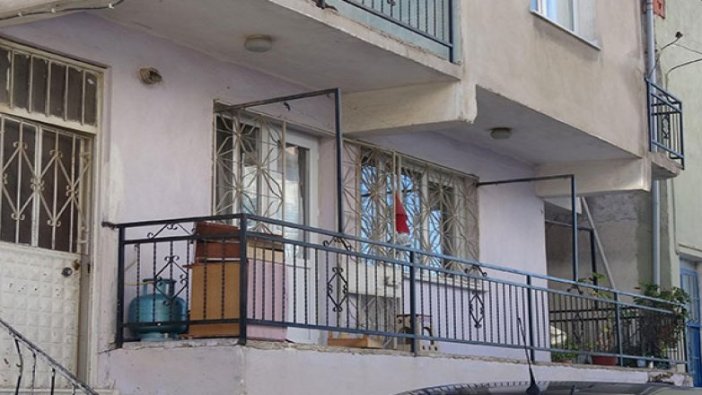 Evi yakmasına engel olan babasını öldürdü, kardeşini yaraladı