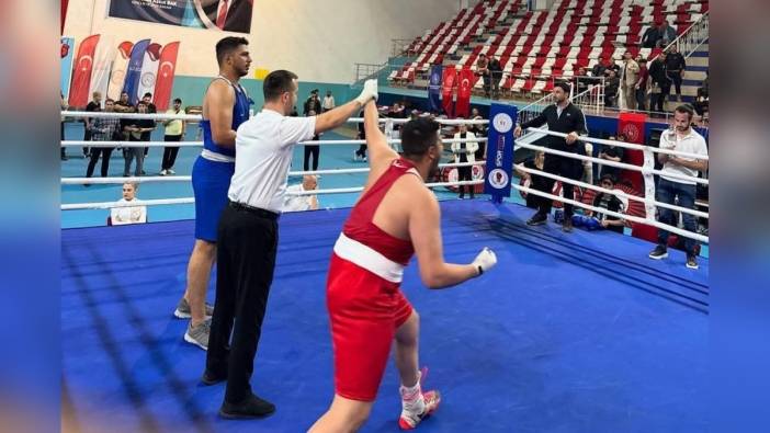 Erzurum rüzgarı Ağrı'da esti: İki boksör Türkiye Şampiyonu oldu