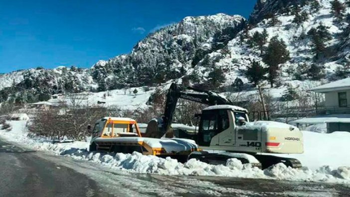 Alanya'da sahilde güneş, yaylada kar