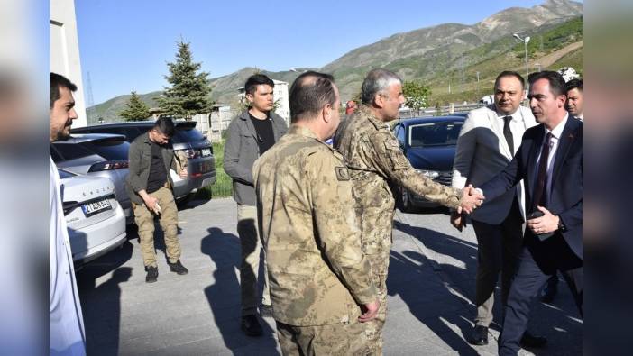 Bitlis'te polis aracı takla attı: 2 polis yaralı