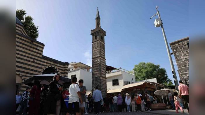 Diyarbakır'ın tarihi Dört Ayaklı Minare'si dilek mekanı oldu