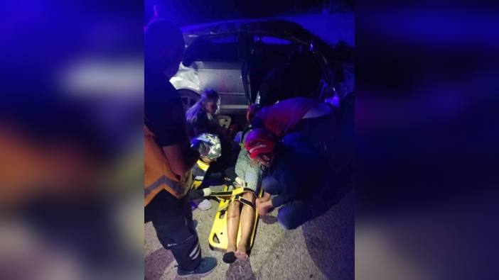 Balıkesir'de trafik kazası: Sürücü araçta sıkıştı