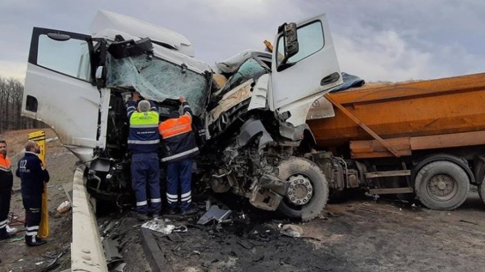 Şile'de hafriyat kamyonu ile tanker çarpıştı