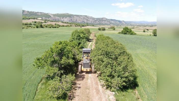 İnönü Belediyesi'nden çiftçilere destek: Tarla yolları yenileniyor