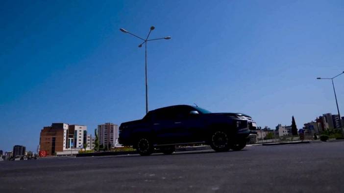 Mersin Büyükşehir Belediyesi'nden yeni yol açılışı: Başkan Seçer, 38. Cadde'de direksiyon başına geçti