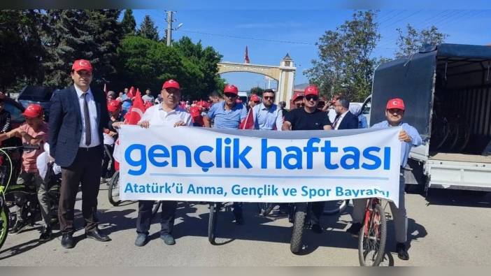 Altıntaş'ta Gençlik Haftası coşkusu: Bisiklet turu düzenlendi