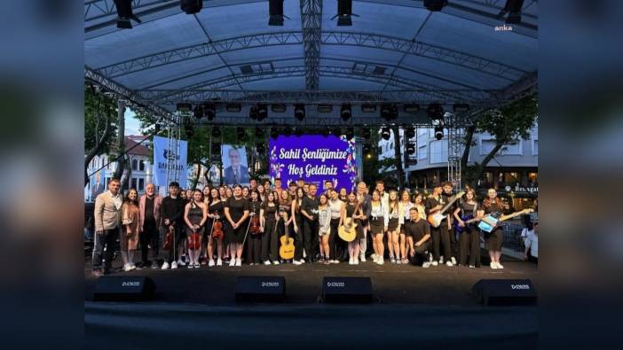 Bandırma Sahil Şenliği’nde gençler sahne aldı