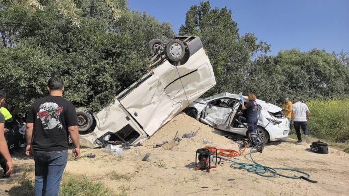 İnegöl'de trafik kazası: Minibüs takla attı, 2'si ağır 3 yaralı