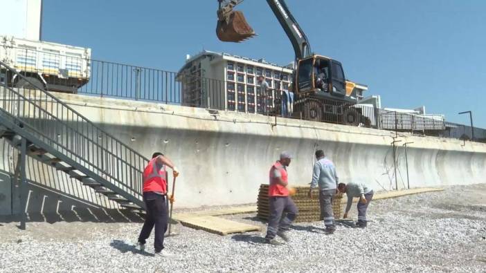 Antalya Büyükşehir Belediyesi Konyaaltı Sahili’ni yaza hazırladı