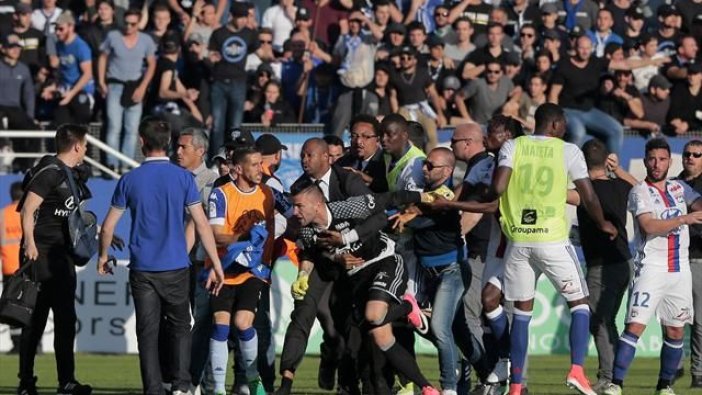 Bastia-Olympique Lyon maçı öncesinde olaylar çıktı