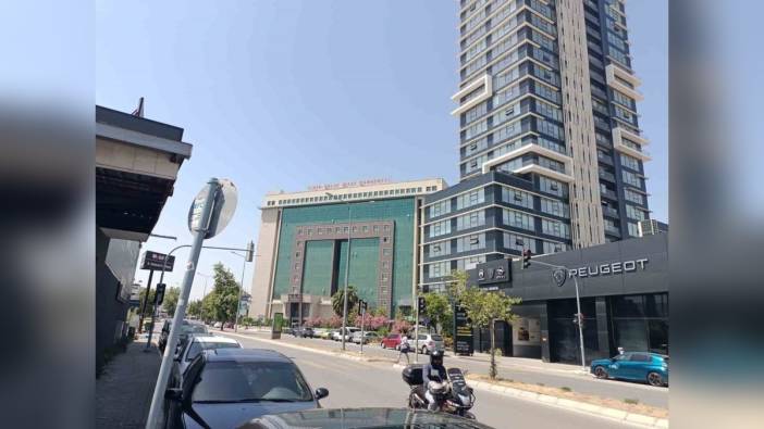 İzmir Adliyesi'nde rüşvet operasyonu: İcra Müdür Yardımcısı ve katip suçüstü yakalandı